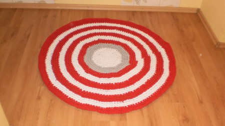 Háčkovaný koberec